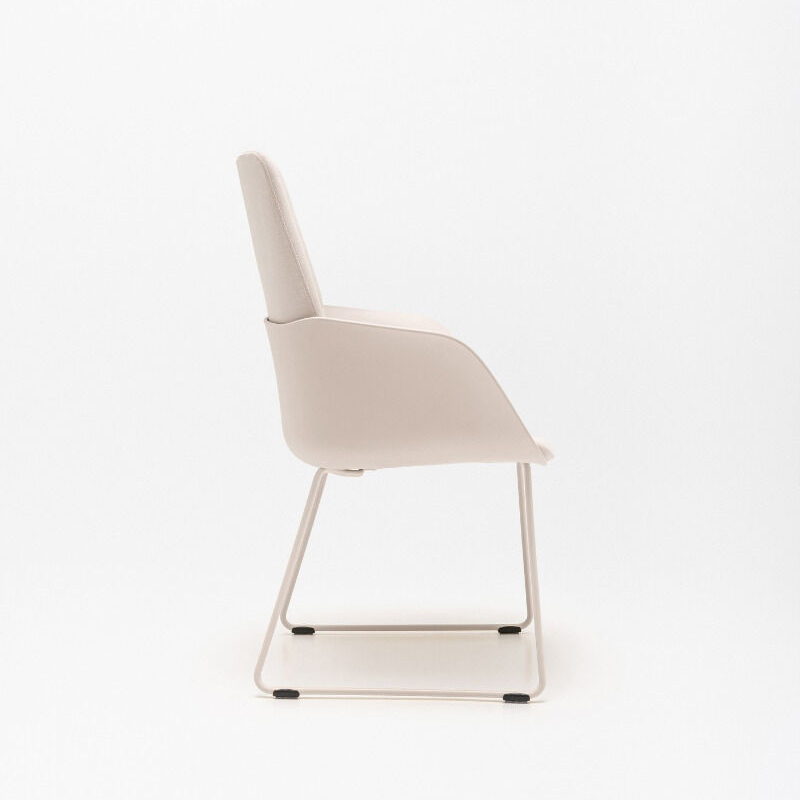 SENDA – Upholstered Meeting Chair with a Sled Base 3 Senda-upholstered-chair-sled-base-